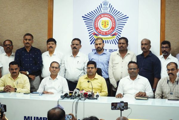 press-conference-suitcase-mumbai-case